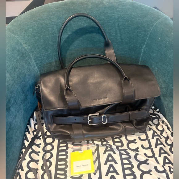 Marc Jacobs Handbags - Marc Jacobs Black Leather Dakota tote.